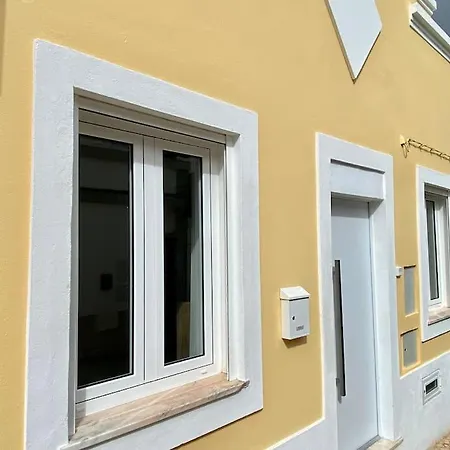 Casa Amarela By Coral Hébergement de vacances *